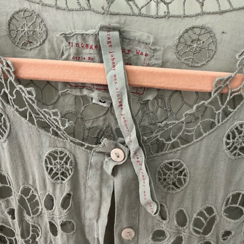 Johnny was vintage gray eyelet embroidered top size small - Picture 2 of 3